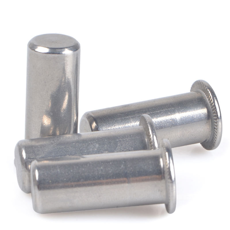 Countersunk head permukaan yang halus