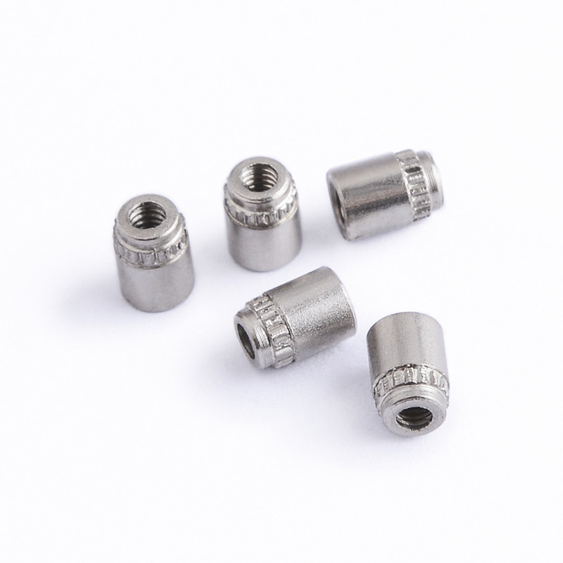 Stud terpaku PBB untuk papan PCB